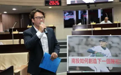 南投縣議員簡千翔和林儒暘要求縣府充實棒球場的設備,讓球員能有個好的打球環境