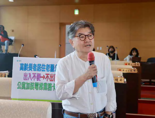 李中議員希望公寓增設電梯放寬法令並提高補助比例