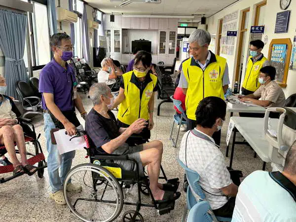 中彰榮家維護住民視力健康,驗光配鏡到宅服務