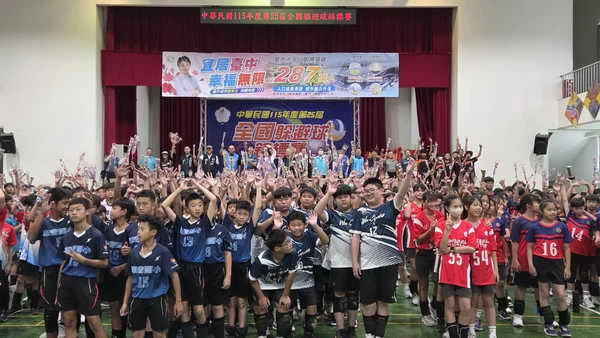 全國躲避球錦標賽台中熱血開打 287朵康乃馨傳遞母親節溫情1
