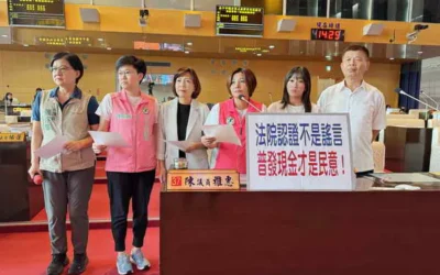 台中市民貼「普發現金4萬」遭移送 法院裁定不罰 議員轟市府打壓言論自由