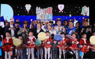 史上最甜!台中耶誕嘉年華18公尺高「耶誕珍甜」耶誕樹璀璨點燈 盧市長:最萌打卡新地標誕生