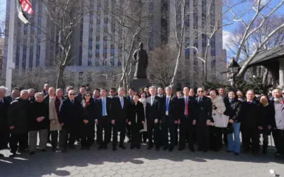 跨海致敬革命先賢!盧市長訪問紐約中華公所 向國父銅像鞠躬獻花