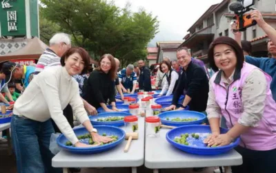 南投梅子節推廣在地鮮食 許淑華縣長與民眾手作青梅