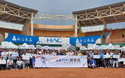 永信健康盃慢壘賽中市盛大開打 黃忠義、周思齊現身助陣吸引逾3千人參與