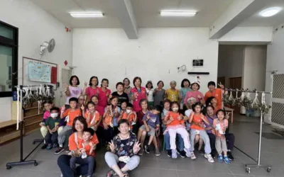 雲林縣樂活社區推展協會攜手妙慧幼兒園,展開了一場令人感動的祖孫包粽子與製作香包共學活動