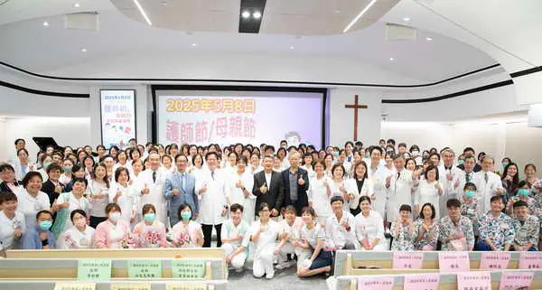 護理及 AI機器人結合1