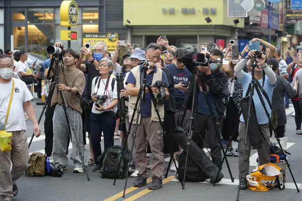 懸日映照南投市街頭 上千市民共賞夢幻奇景1
