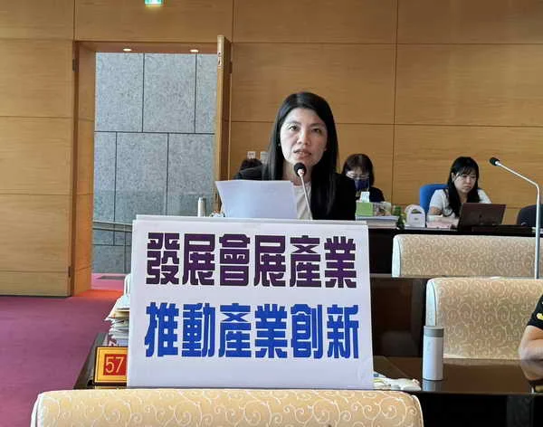 市議員張廖乃綸關切蔬果食安議題 並追蹤台中國際會展中心一期展館營運狀況及二期展館工程進度1