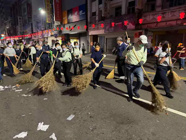 大甲媽祖起駕 中慈參與慈濟人掃街1