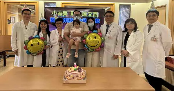 幼童膽管囊腫如乒乓 中榮單孔達文西治癒1