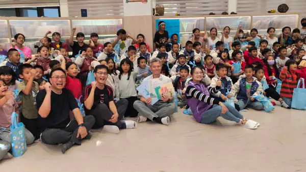 彰化分署深入武界部落傳遞法治教育 中華職棒聯盟攜手送愛 法治國小洋溢聖誕溫馨1