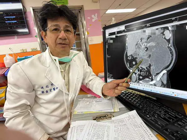 胰臟炎合併十二指腸穿孔 主廚命救回1