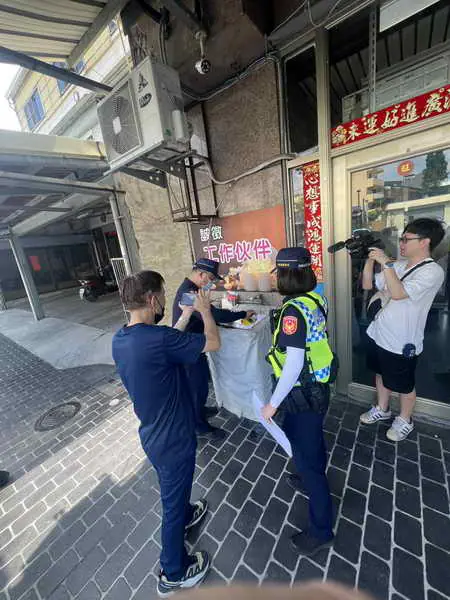 斗六警聯手清潔隊執行清道還路於民 保障交通安全順暢