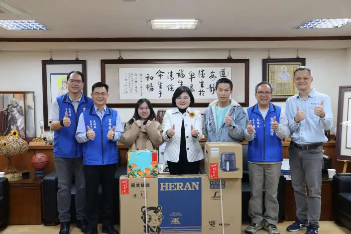 雲林縣單身聯誼喜傳佳音 兩對新人互許終身 縣長張麗善親自頒贈50吋大電視祝福1