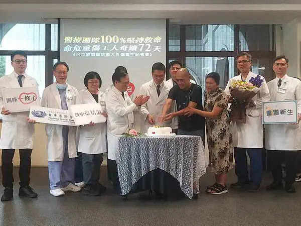 鋼樑重壓工人險奪命 創奇蹟慶重生1