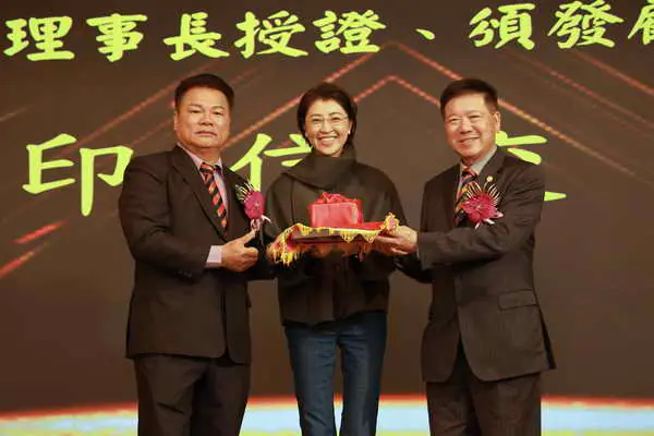 高志銘任南崗工業區廠商協進會理事長 南投縣長許淑華到場祝賀1