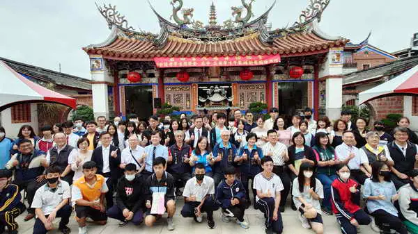 藍田書院頒發清寒優秀學生獎學金 南投縣長許淑華頒發感謝狀1