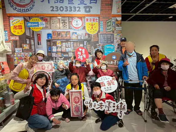 興光日照阿公阿嬤快樂出遊 參訪國史館台灣文獻館增廣見聞1