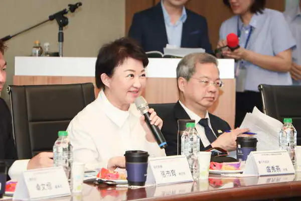 行政院長與台中機械業者交流美國關稅衝擊 台中市長盧秀燕親出席為產業發聲1