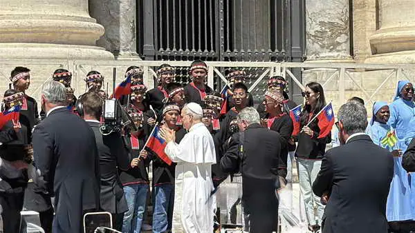 天籟之聲飄揚世界 台灣原聲童聲合唱團歐洲巡演 獲朝聖群眾熱烈回響及教宗接見1