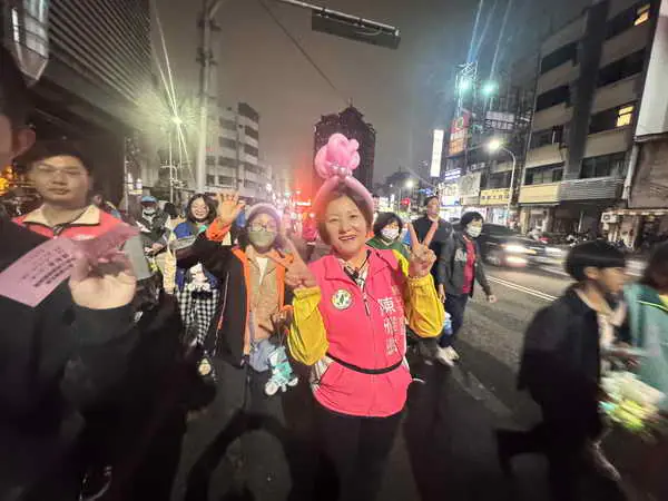 燈火如龍舞 國光里福正宮元宵提燈巡里熱鬧登場1