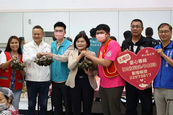 土庫舉辦端午送愛暨推廣米食文化活動 大家齊包粽溫暖弱勢也相挺花生農1