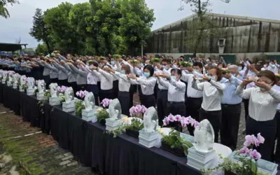 慈濟草屯戶外浴佛 天降甘霖法雨均霑