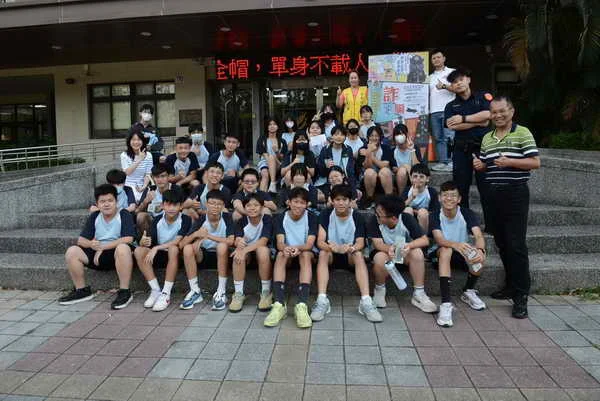 旭光高中國中部學生參訪草屯分局 寓教於樂讓法治觀念紮根1
