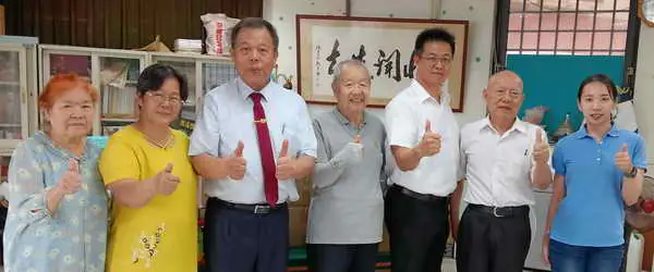 彰化縣後備指揮部政戰處長陳偉峻拜會彰化縣新聞記者公會受到理事長吳三伯伉儷 常務監事張德欽 秘書長林棋 理事温玉沛熱烈歡迎接待1