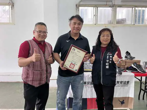 同心鞋力傳遞希望 張泰山攜手各界走進德芙蘭國小助偏鄉少棒圓夢1