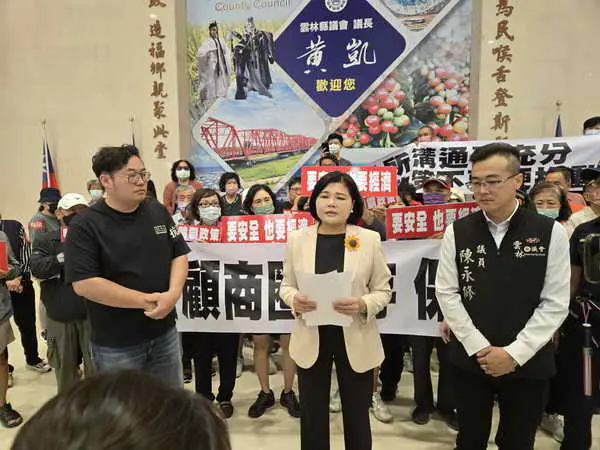 民生南路商圈自救會遞陳情書 張麗善1