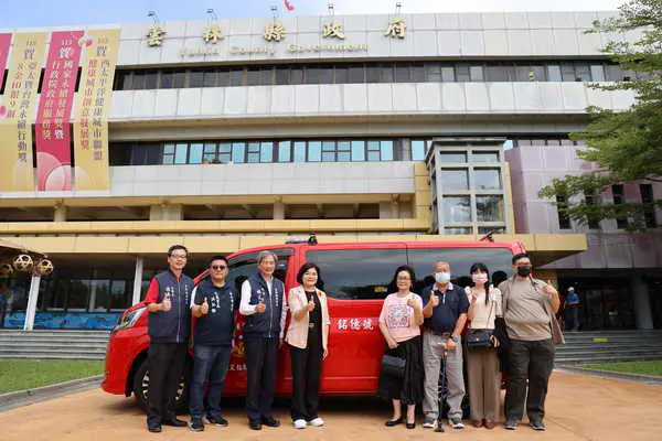 銘億投資開發有限公司負責人張吟女士捐贈消防指揮車及消防裝備器材 張麗善縣長致謝1