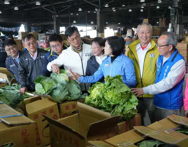 雲林蔬果肉品產銷穩定迎春節 張麗善縣長視察市場請民眾安心採購1