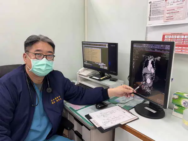 老婦腳痠 急診揪住大型腹主動脈瘤1