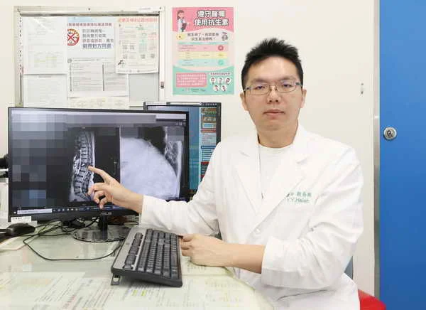 跌倒後背痛勿輕忽 恐導致下肢癱瘓1