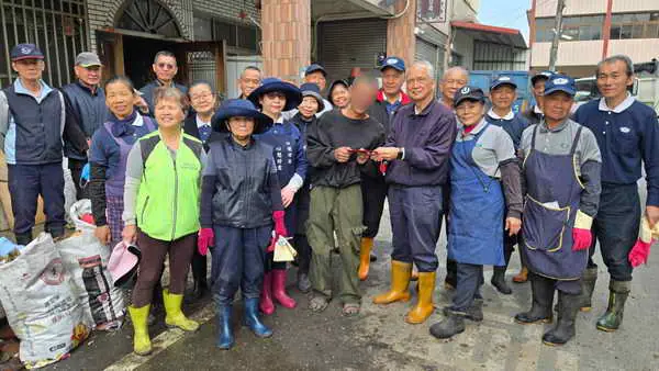 草屯弱勢家戶釀火災 慈濟志工動員清掃家園1