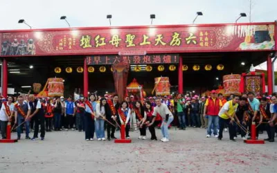 六房媽熱鬧過爐 成千上萬信徒隨行祈福