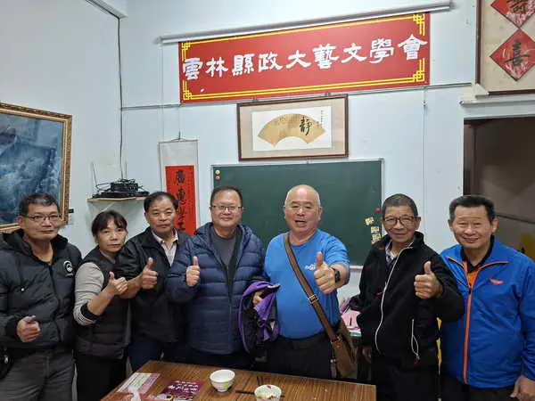 雲林斗六推動長青食堂 成效卓著 春節前夕寫春聯送祝福四維里長呂昶峯深耕基層服務還自掏腰包印日曆送里民1