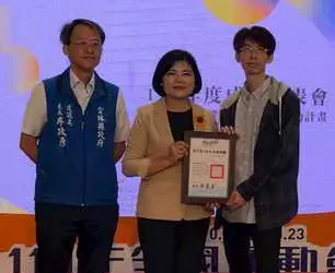 返鄉青年長蔡岳昶 打造智慧蒜頭剝瓣選別機 讓農業升級