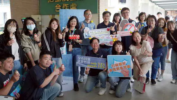 中臺攜手婦女培力據點 換上丹寧挺性平1