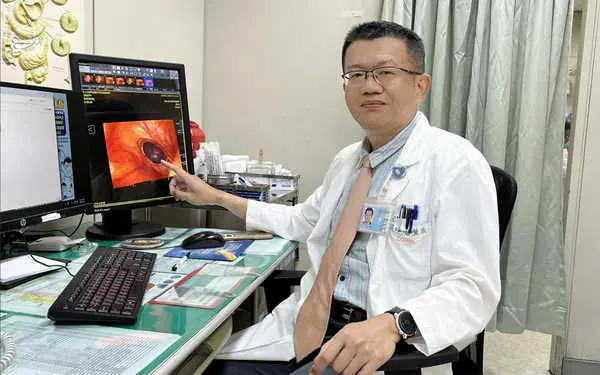 銀行員搬鈔幣 搬到得如拳頭大疝氣