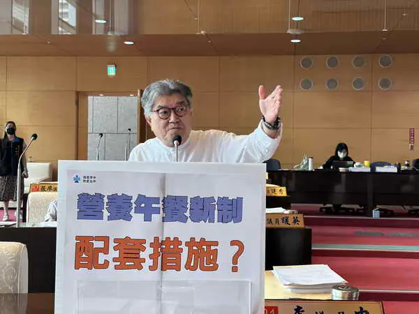 李中議員認為 教育局在制定價格時應一併考量物價上漲