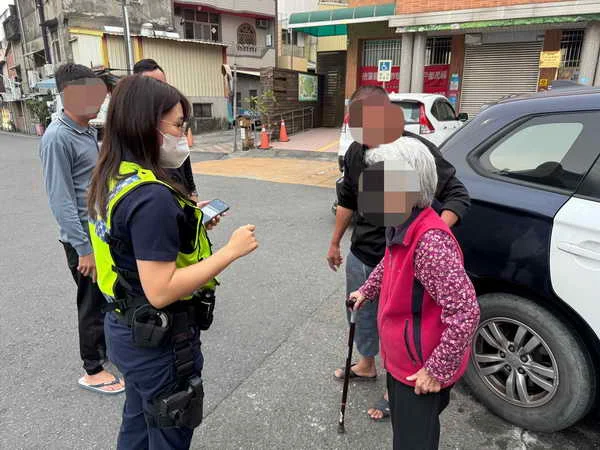 迷途長者街頭徘徊 斗六暖警即時伸援助返家1