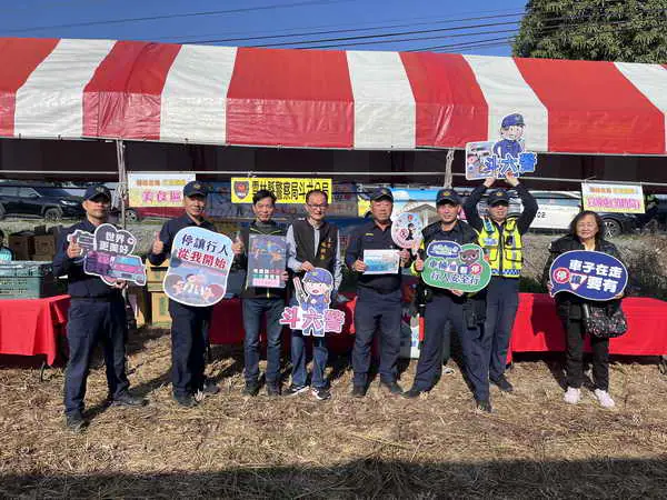 人潮花海迎新春 斗六警交通維安不鬆懈1