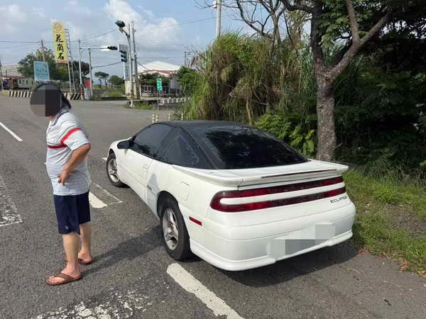 車輛突故障卡路口 斗六警即刻伸援推離守護行車安全1