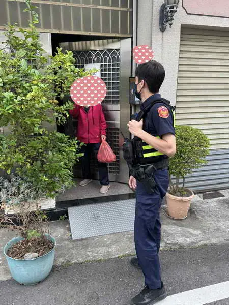 走著走著忘了回家的路 斗六警暖心接力送她回家1