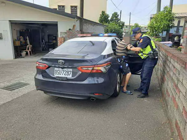 回家的路不再孤單 斗六警溫暖護送迷航男子返家1