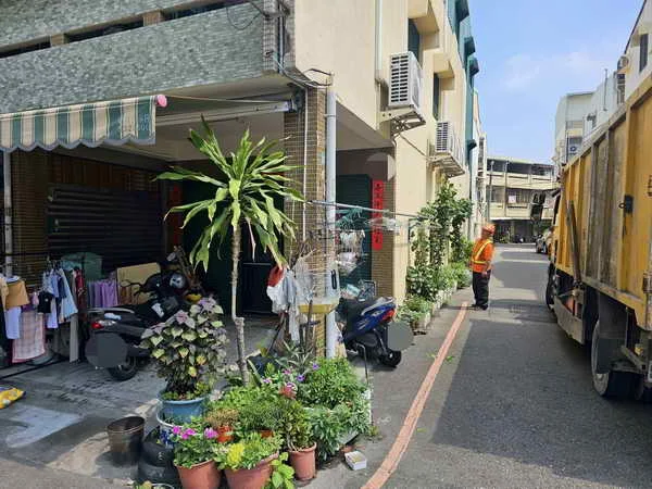 攜手清潔隊清除道路障礙 斗六警維護用路權益1