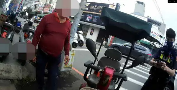 電動代步車路口突拋錨 斗六警迅速救援化險為夷